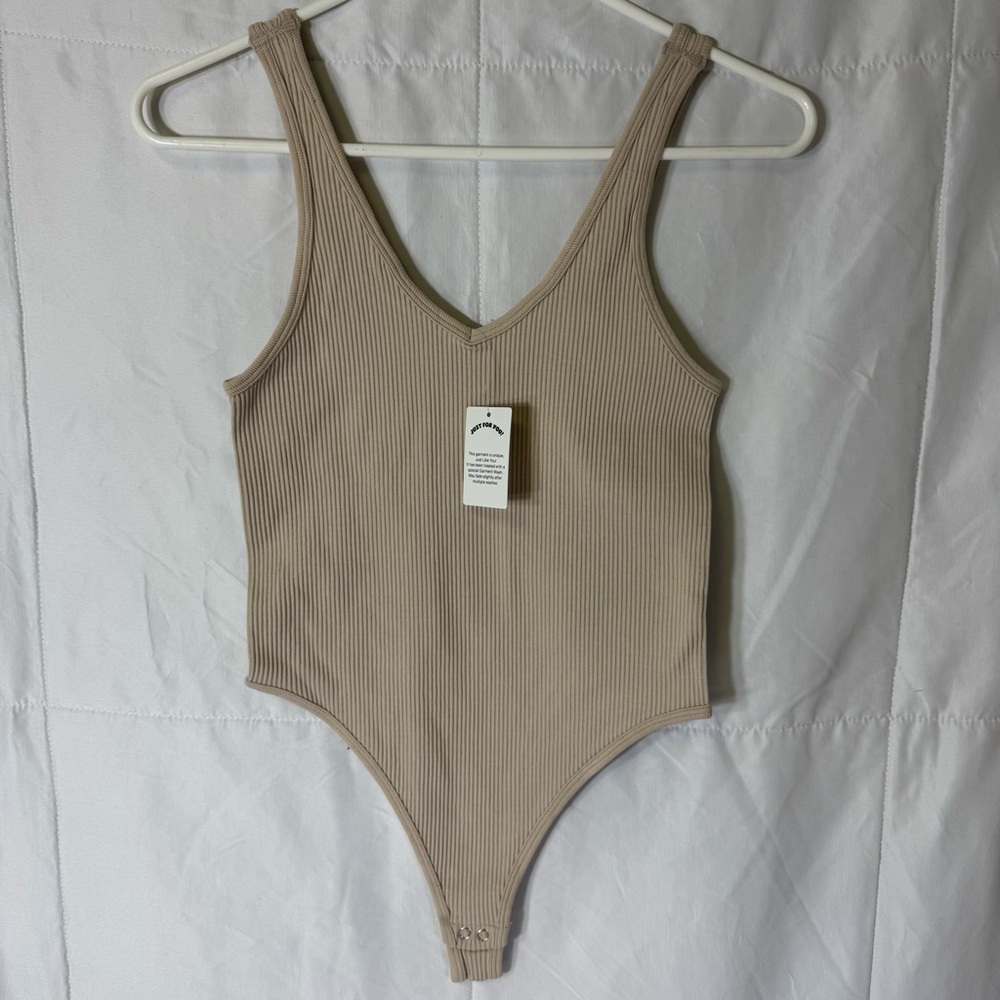 Gypsy + Jade tan Ribbed Bodysuit XS/S V-Neck Sleeveless Stretch Snap Closure NWT